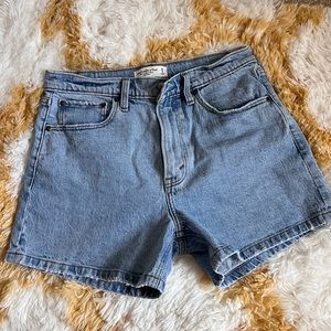 Abercrombie 4” Mom Short
